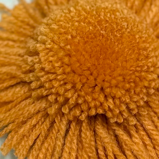 品番【7040】タフティング用アクリル毛糸(MB210/日本製)。発色が美しく、ラグ制作やパンチニードル作品に適した毛糸の拡大写真