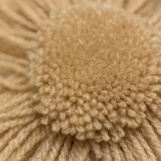 品番【115】タフティング用アクリル毛糸（MB210／日本製）。発色が美しく、ラグ制作やパンチニードル作品に適した毛糸の拡大写真