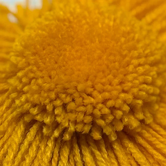 品番【130】タフティング用アクリル毛糸（MB210／日本製）。発色が美しく、ラグ制作やパンチニードル作品に適した毛糸の拡大写真