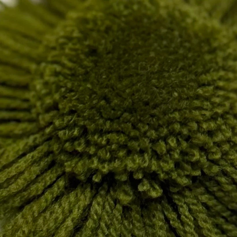 品番【153】タフティング用アクリル毛糸（MB210／日本製）。発色が美しく、ラグ制作やパンチニードル作品に適した毛糸の拡大写真