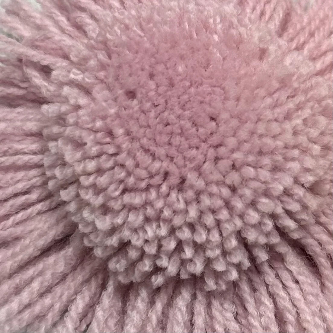 品番【203】タフティング用アクリル毛糸（MB210／日本製）。発色が美しく、ラグ制作やパンチニードル作品に適した毛糸の拡大写真