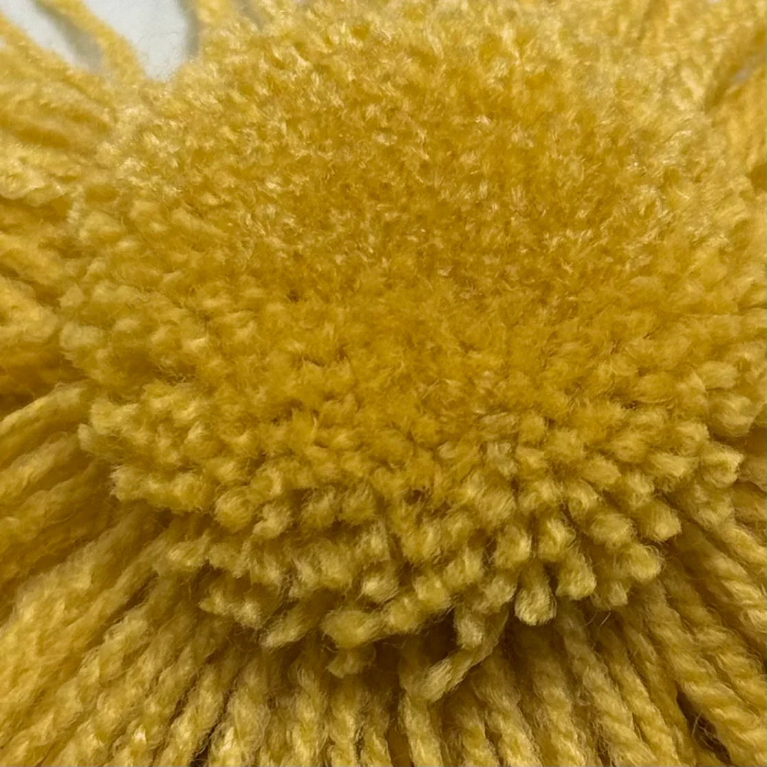 品番【270】タフティング用アクリル毛糸（MB210／日本製）。発色が美しく、ラグ制作やパンチニードル作品に適した毛糸の拡大写真