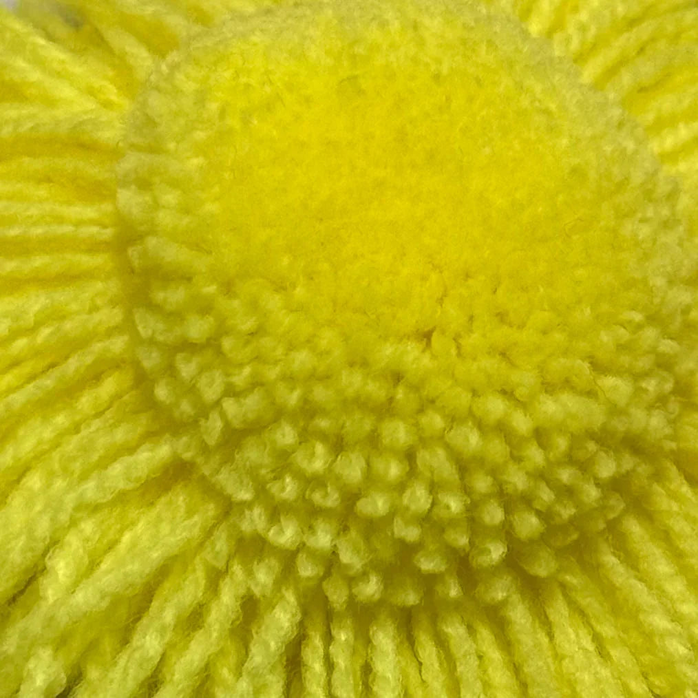 品番【KY】タフティング用アクリル毛糸（MB210／日本製）。発色が美しく、ラグ制作やパンチニードル作品に適した毛糸の拡大写真