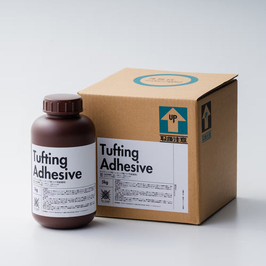 タフティング用接着剤（Tufting Adhesive）のボトルと外箱