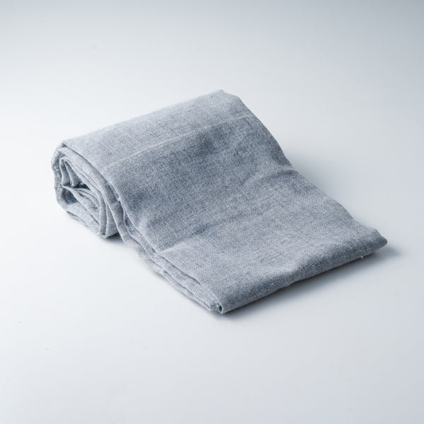 100%ポリエステル タフティングクロスグレー（基布）。2m×2.15m、グレー色・50cmごとの白ガイドライン入り