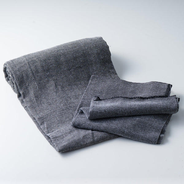 バッキングクロス（タフティングラグ用裏地）。コットン20%・ポリエステル80%、1m×1m・2m×2m展開