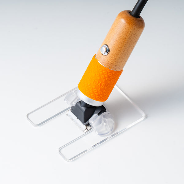 ワンタッチカーペットトリマーガイド（取り外し簡単タイプ）。アクリル素材、サイズ13×10cm