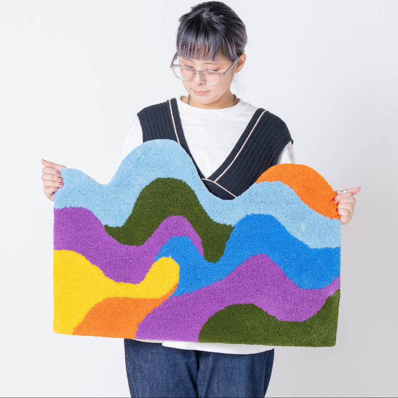 オリジナルラグをもつ様子