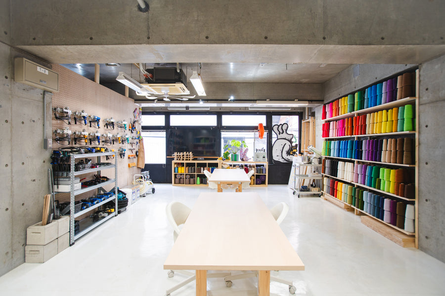 RUGMATAGのタフティングワークショップスタジオ。少人数制で専門スタッフが指導