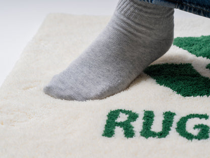RUGMATAGロゴマットと足元のクローズアップ