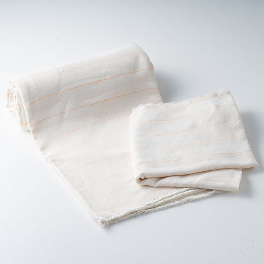 タフティング用の基布を折りたたんだ状態の写真