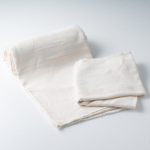 タフティングクロス（基布）。コットン35%・ポリエステル65%、5cmごとの黄色ガイドライン入り